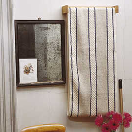 traditional english roller towel holder