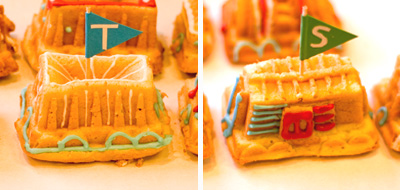 Coco&Me - Children's Birthday Cake - in shape of Trains, with royal icing!
