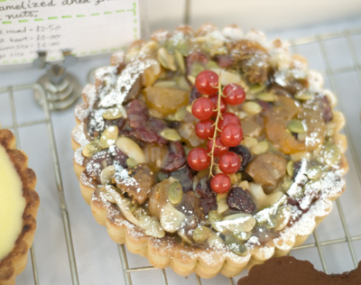 Coco&Me - Winter fruit tart - caramelized dried fruit & nuts tart.