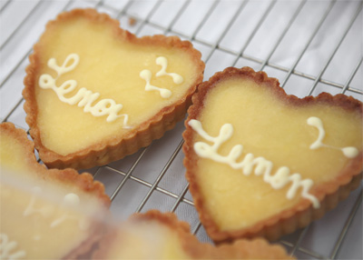 Coco&Me - lemon cream tarts in heart shape - www.cocoandme.com