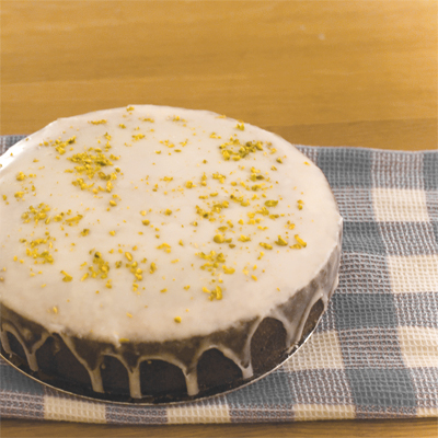 www.cocoandme.com - lemon drizzle cake with recipe