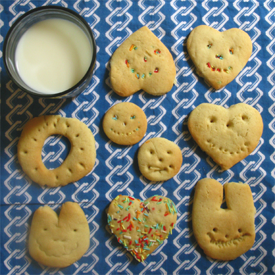 Coco&Me - Childrens story book with recipe attatched - child baking biscuits/ cookies - www.cocoandme.com