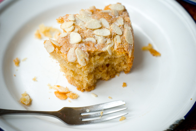 cocoandme_honey_buzz_cake4 www.cocoandme.com - Coco&Me - Coco & Me - Honey buzz buzz cake - recipe step by step process