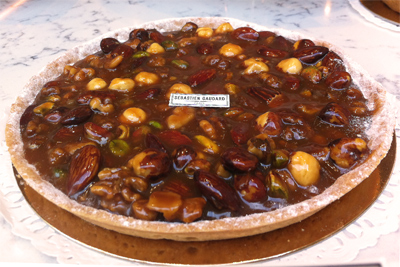 cocoandme_Gaudard_mendiant_tart Coco&Me - www.cocoandme.com - Coco and Me - Patisserie Sébastien Gaudard - mendiant tart, tarte - Thin tart shell packed with mixture of dried nuts swimming in good-looking caramel. Very Christmassy. - Paris